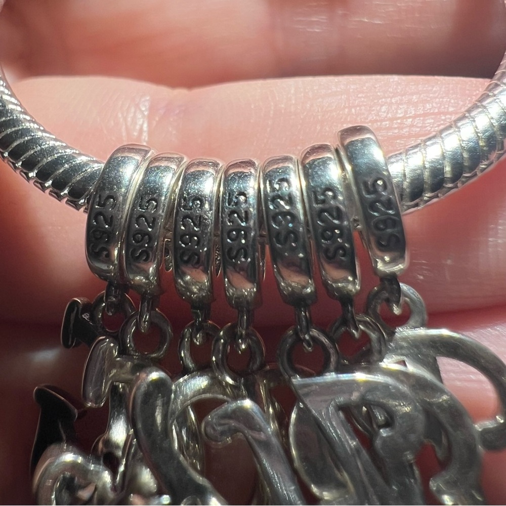 Letter V Charm - Picture 8 of 9